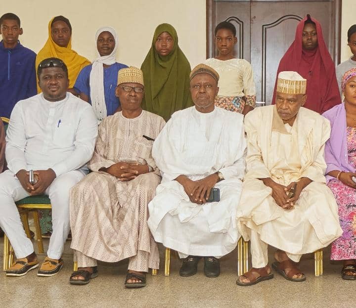 Chief J.O. Omuya Foundation officials and scholarship beneficiaries